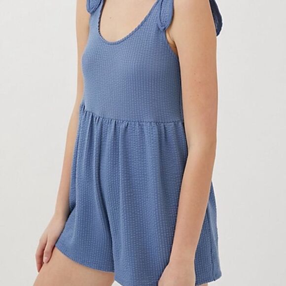 XL Light Blue Urban Outfitters Textured Romper Short Sleveless - Picture 1 of 5